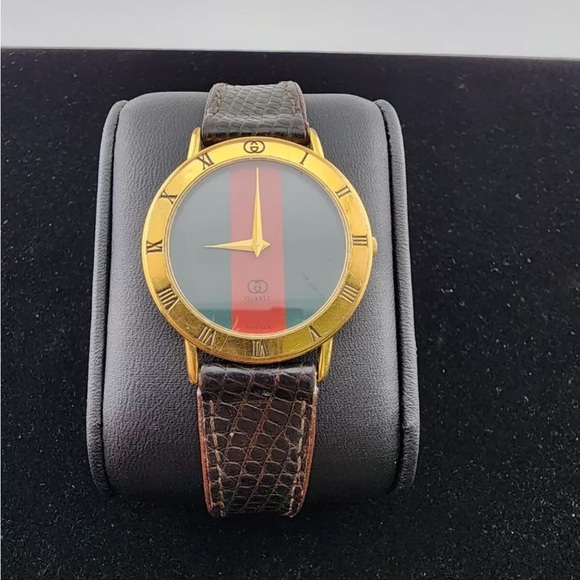 GUCCI Vintage 3000m Greed Red DIAL Swiss Made #64 new battery - Picture 1 of 3